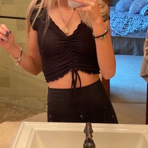 scrunched black shirt!